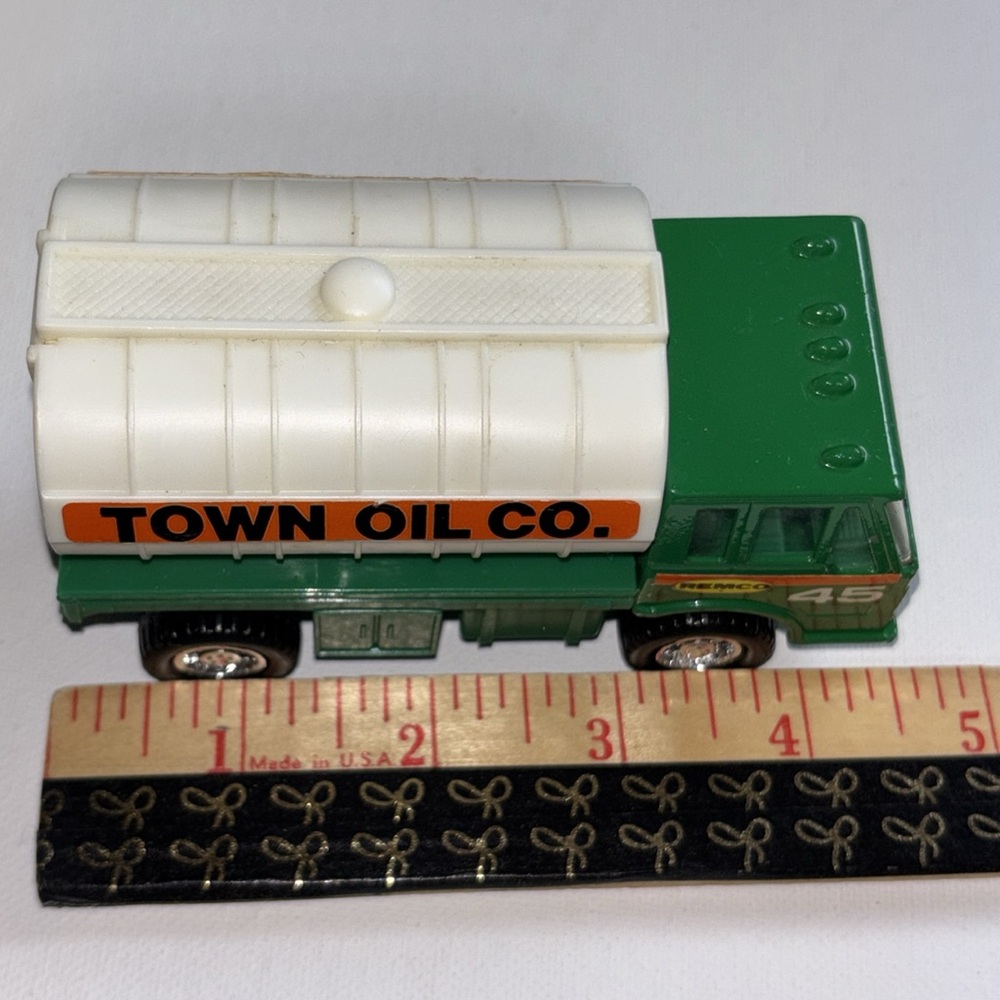 Remco 1988 Remco Town Oil Co Truck Green and White Toy Oil Truck - Picture 12 of 13